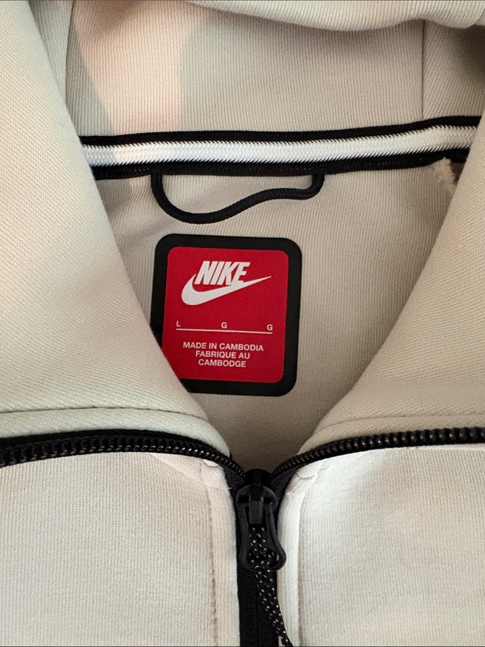Nike White Hooded Performance Jacket with Black Trim - Picture 2 of 8